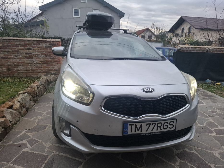 Vând Kia Carens!
