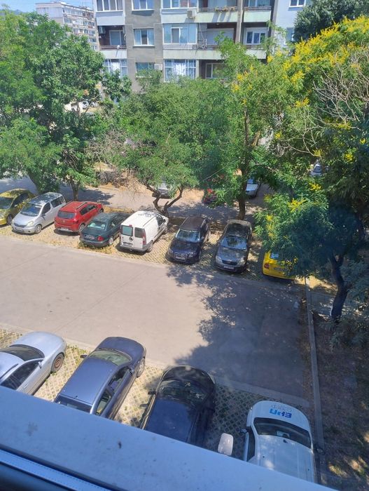 Продавам тристаен апартамент Младост