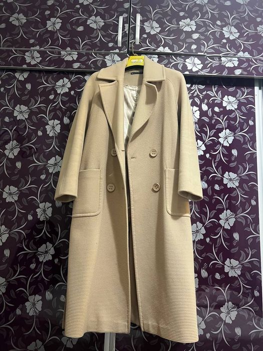 Палъто, плаш, туфли.