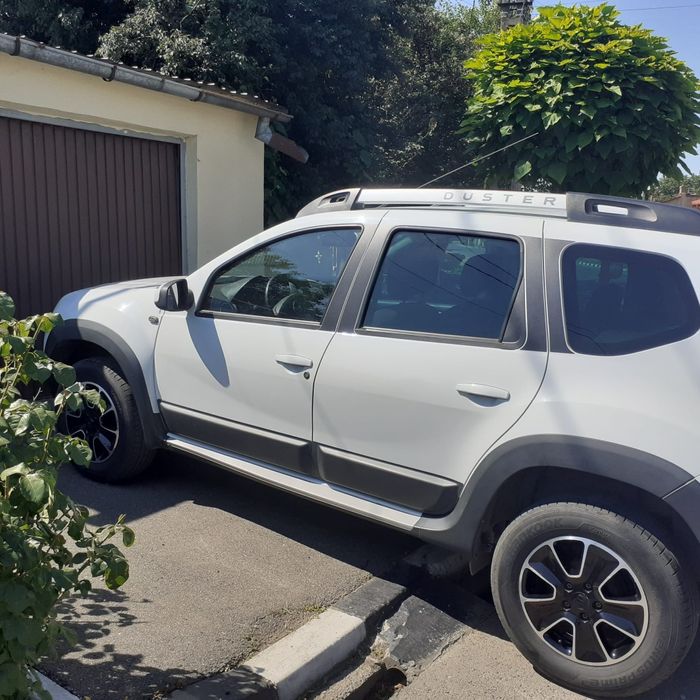Vând Dacia Daster