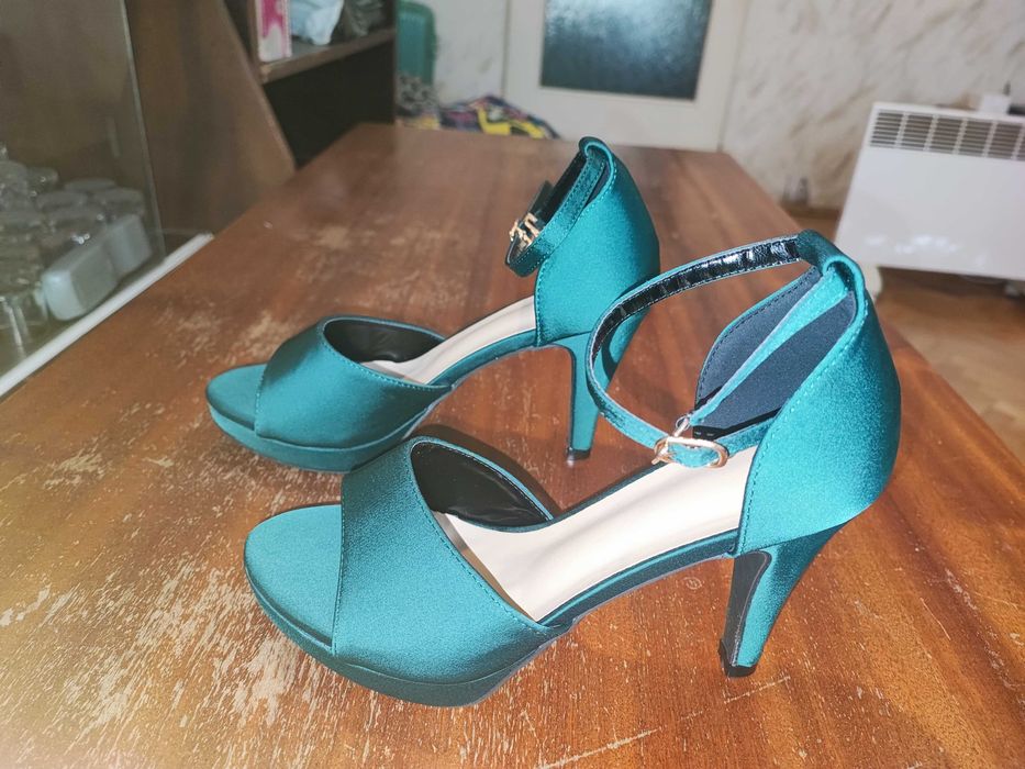 Обувки, Отворени с висок ток в тъмно Зелено-Нови.