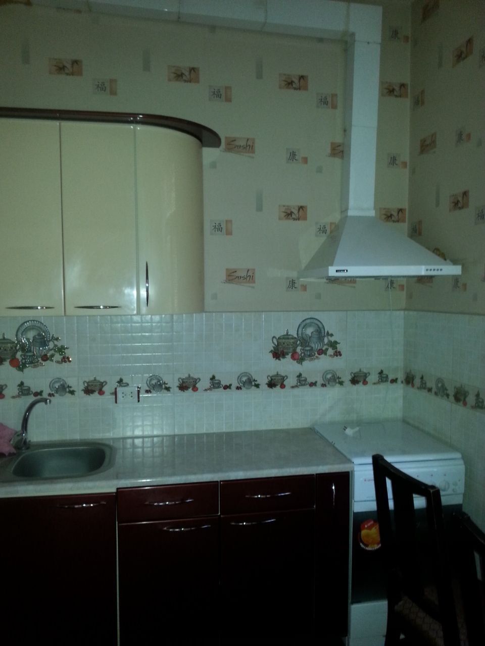 Продам квартиру 2/2/4 метро Айбек