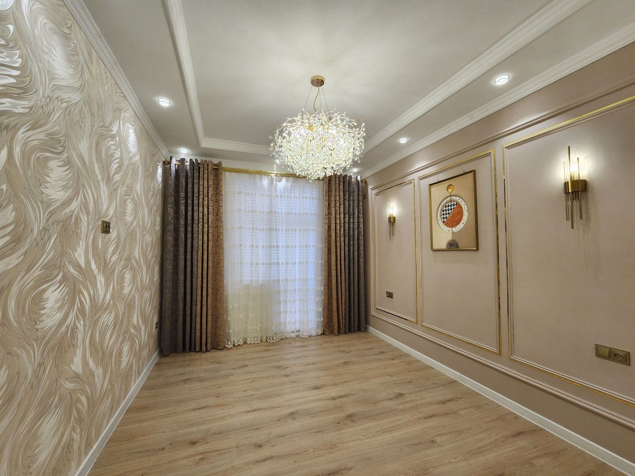 3-xonali 4-qavatda 120m² kvartira sotiladi.
8-qavatli Liftli dom.
Narx