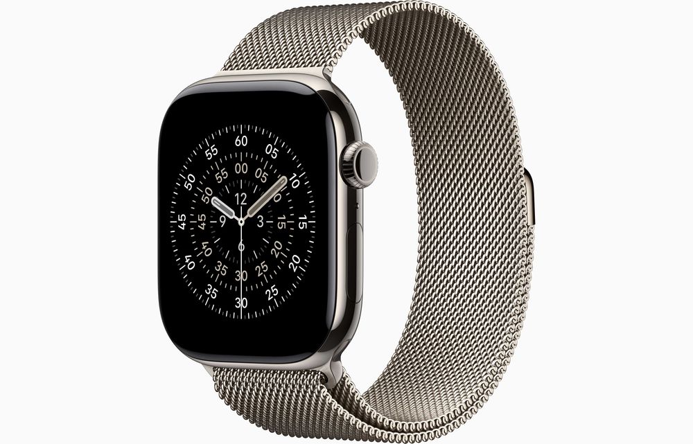 Apple Watch Series 11 46mm Titanium Gold Case/Milanese loop Gold Band
