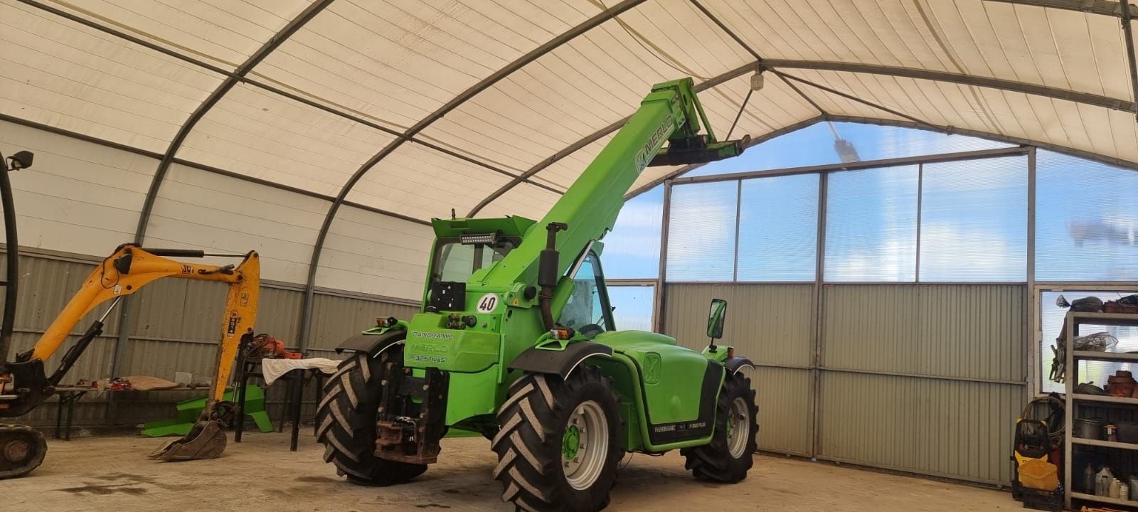 Vând incarcator  Merlo P 32.6
