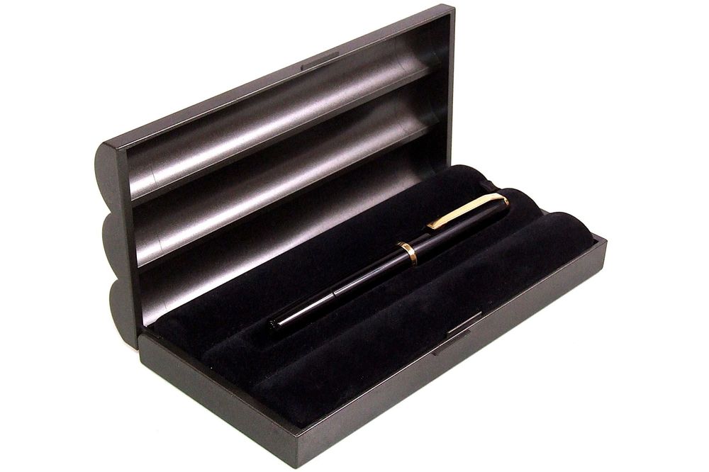 Stilou PELIKAN clasic, Made in Germany, penita de aur - 14 Karate, NOU