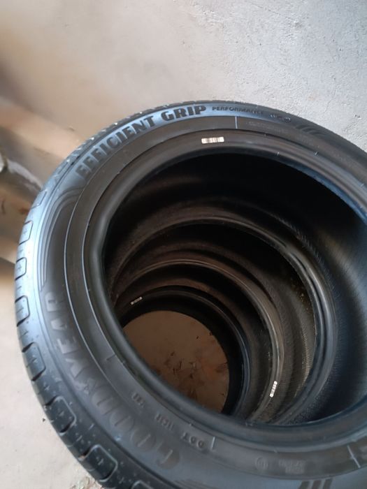 Balon Goodyear 215 55 R17 Holati Yangide Turibti