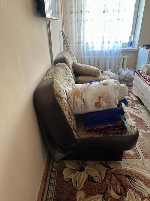 Отдам бесплатно 1 диван , 2 кресло