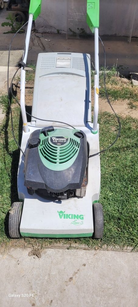 Mașina de tuns iarba viking mb455