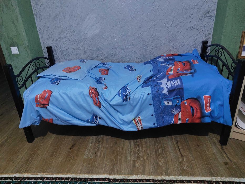 Продаю свой кровать 2 штук