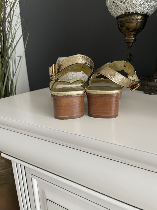 Sandale aurii din piele