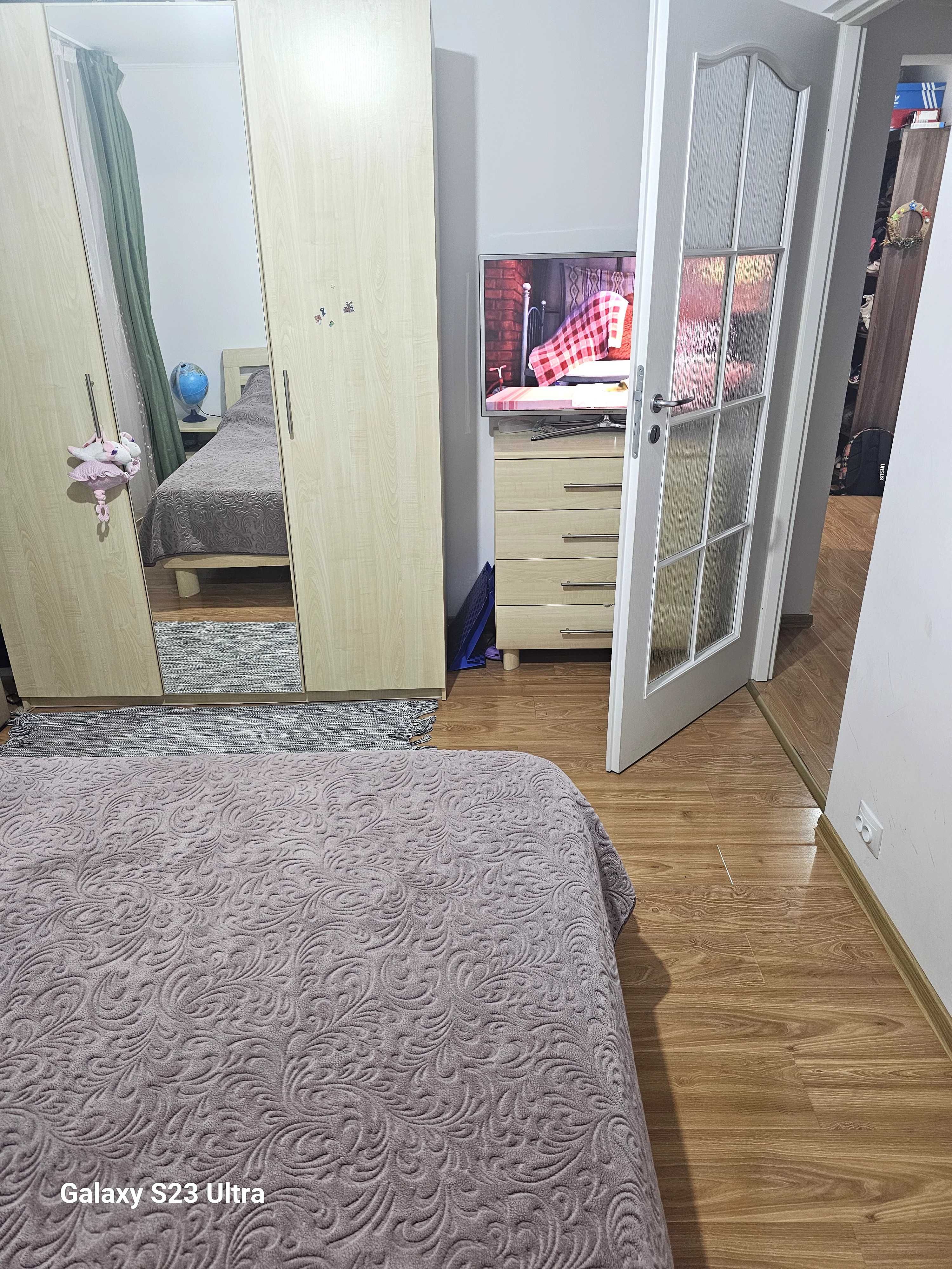 Vand apartament 3 camere zona George Enescu