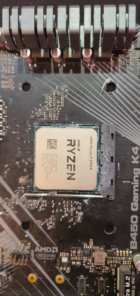 Ryzen 9 5900x със дъно b450 asrock gaming k4