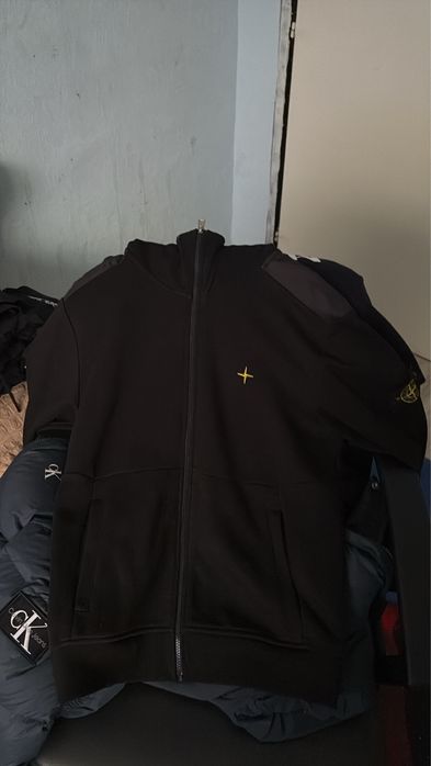Продава се екип stone island