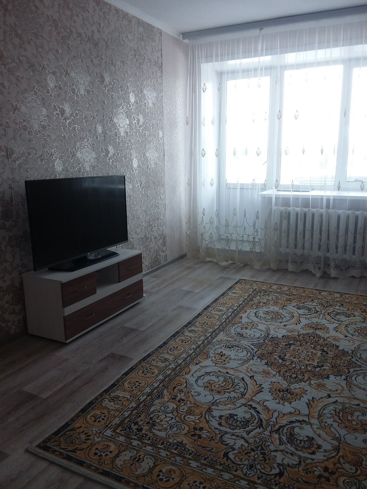 2 комнатная квартира на Кизатова 5н