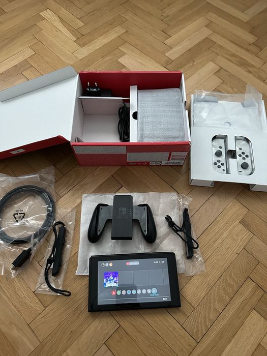 Nintendo Switch cu toate accesoriile incluse