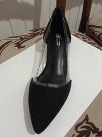 Чёрные женские туфли