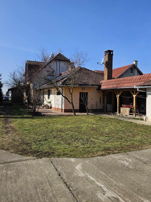 Casa una sau doua familii