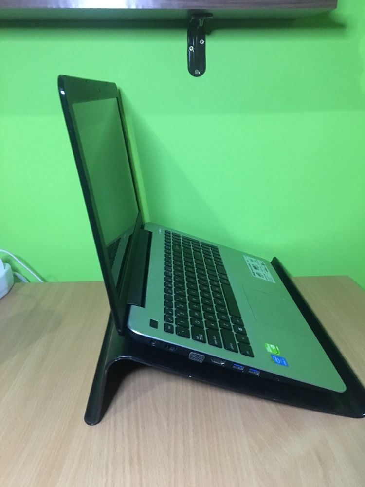 Masa, tablie pentru laptop