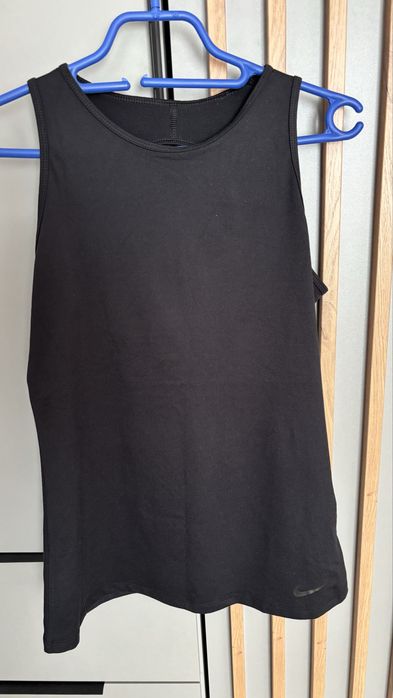 Maiou Nike cu spatele gol