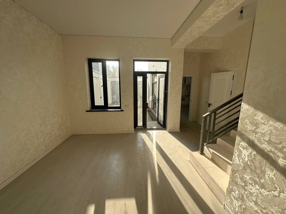 Продам евро дом янгиюльский район