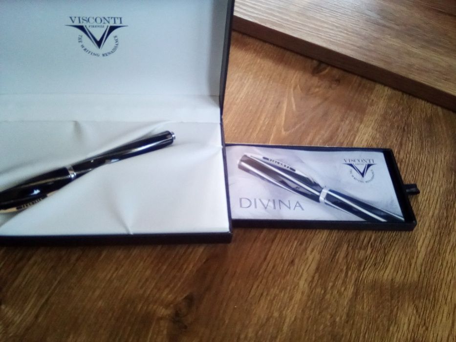 Позлатена писалка Visconti Divina Black