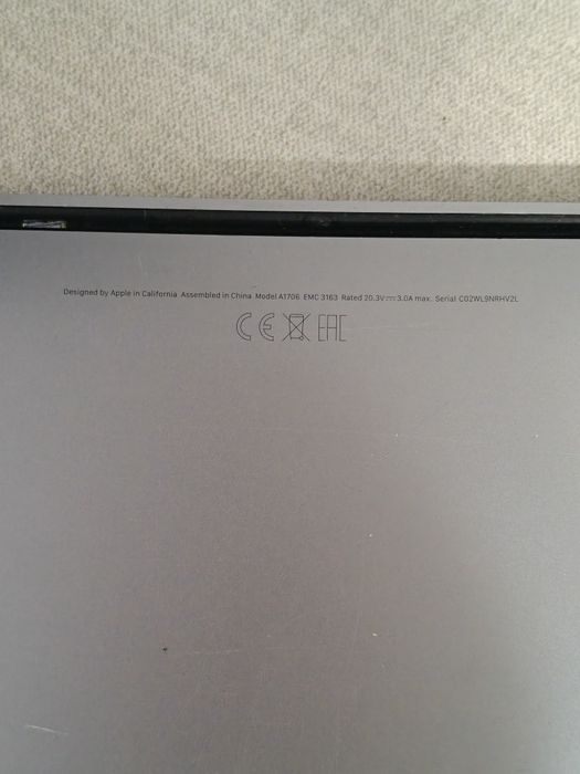 Doua Macbook pro touch - pentru piese