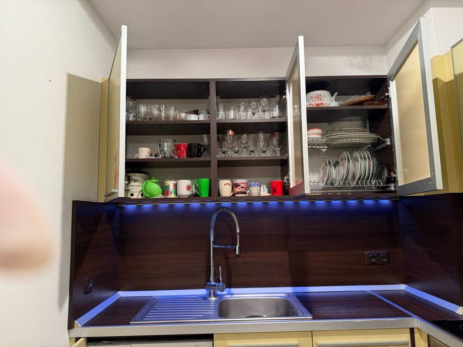 Висококачествена кухня с вградени уреди