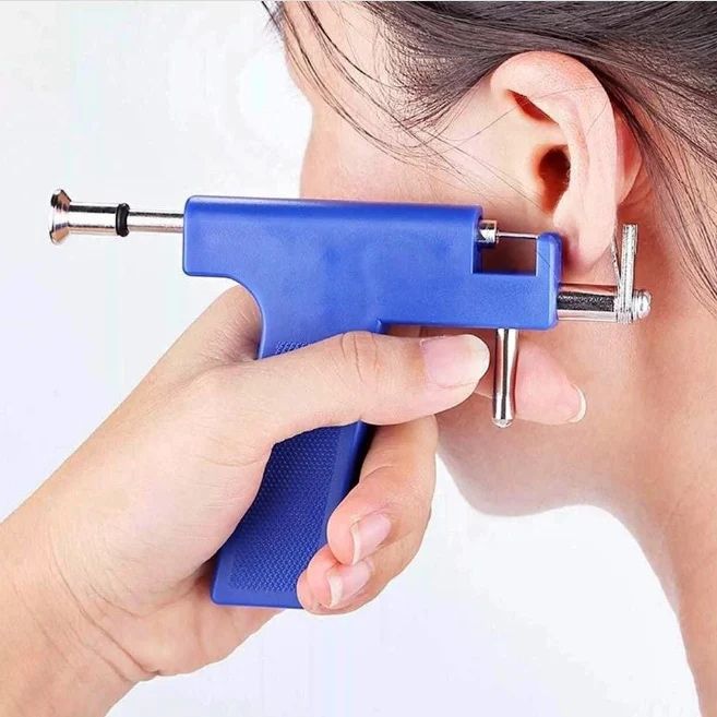 Pistol profesional și cercei medicinali