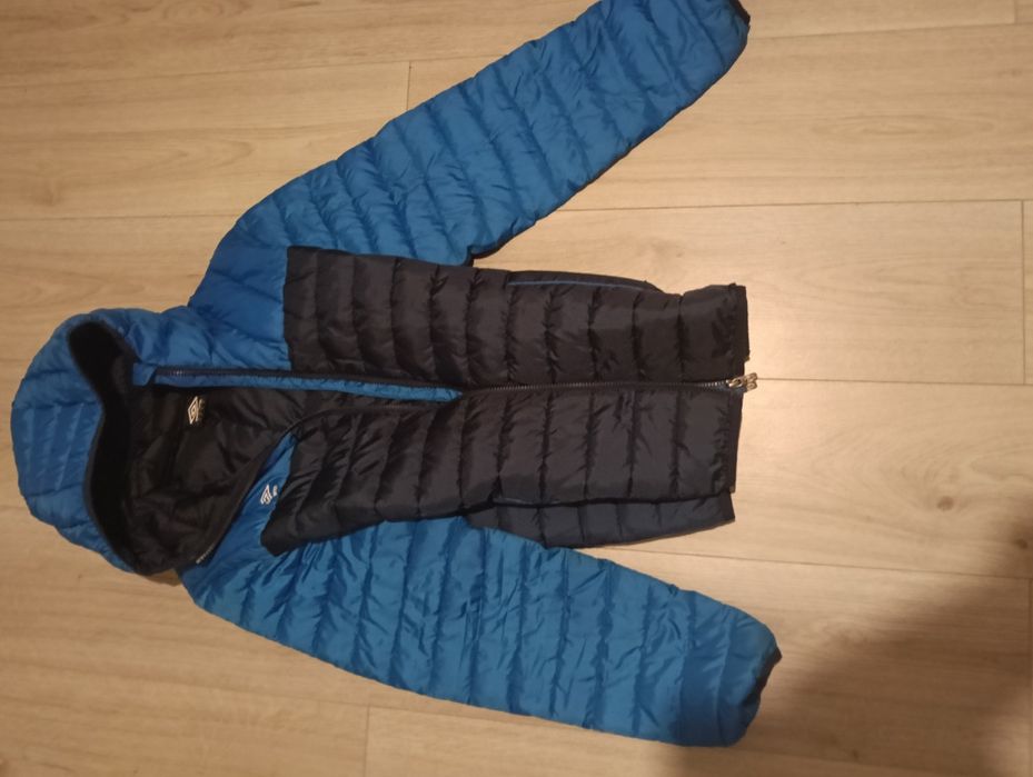Geacă fâș  aproape nouă marca UMBRO mărimea M.