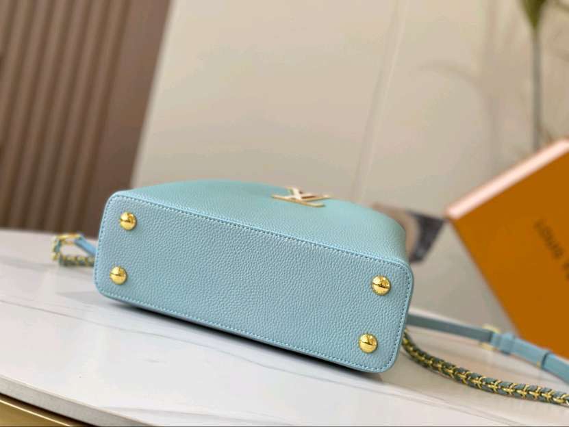 Geanta Louis Vuitton Capucines piele pe stoc