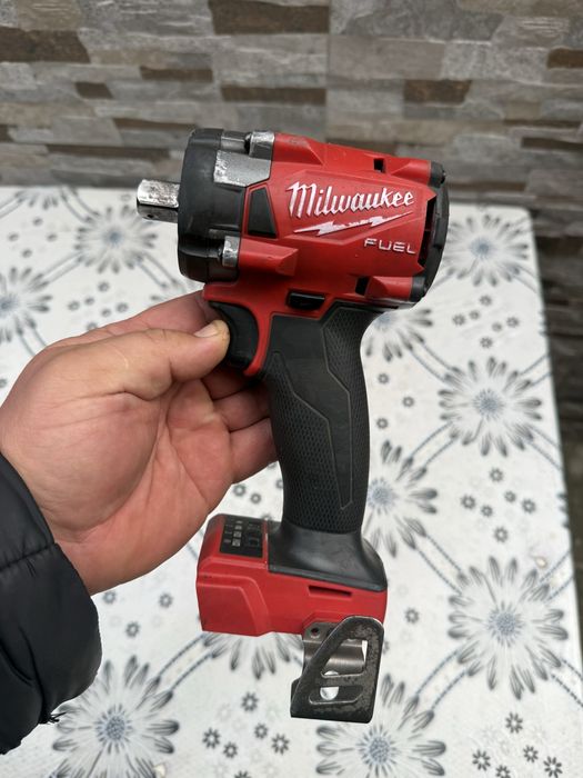 Акумулаторен гайковерт ударен MILWAUKEE M18 FIW2F12-0X