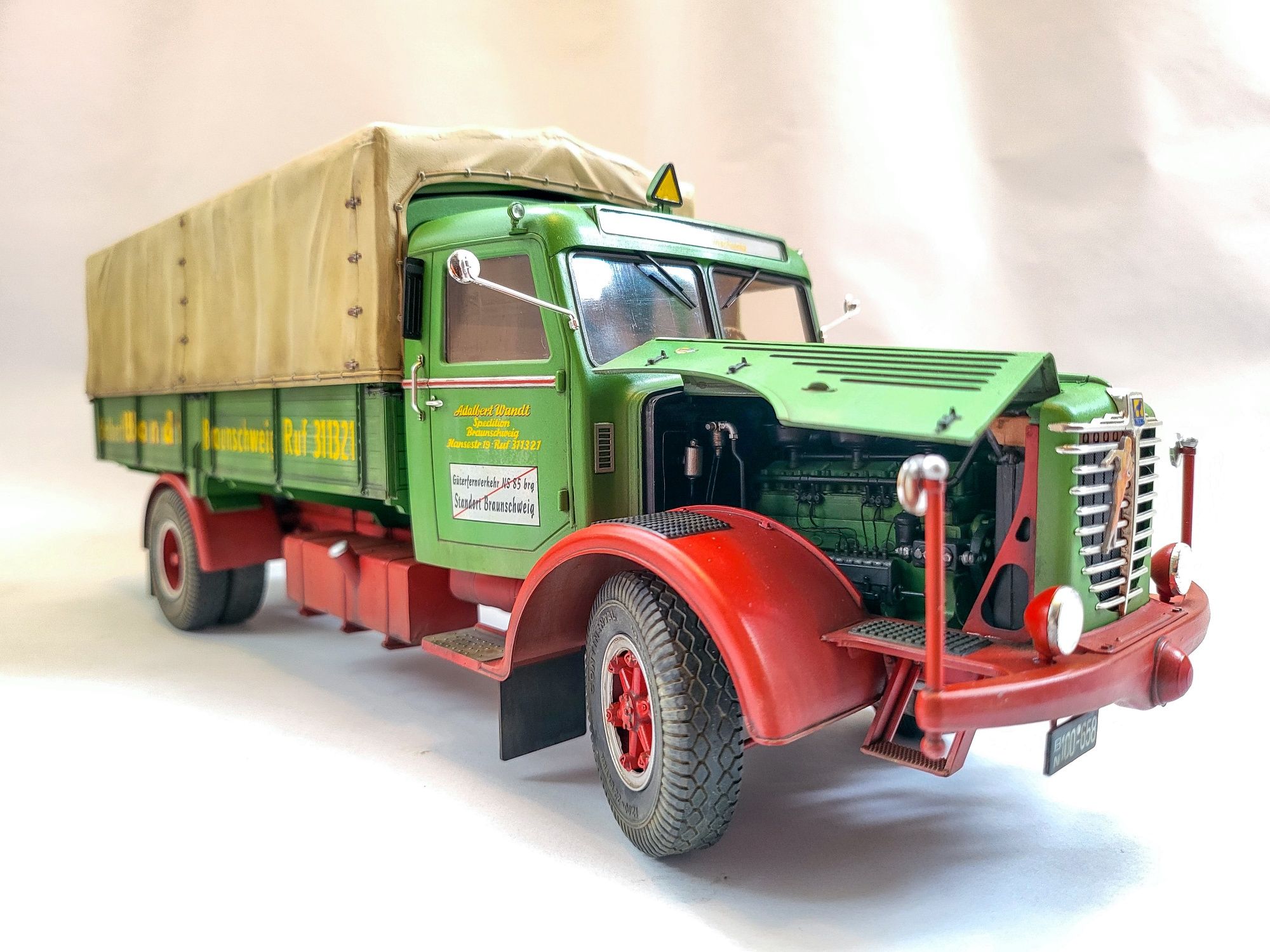 Model camion Bussing 8000 S13 scara 1:24