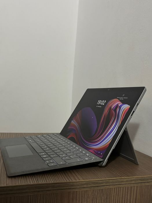 Microsoft Surface Pro-i5, 8 GB RAM, 240 SSD + tastatura