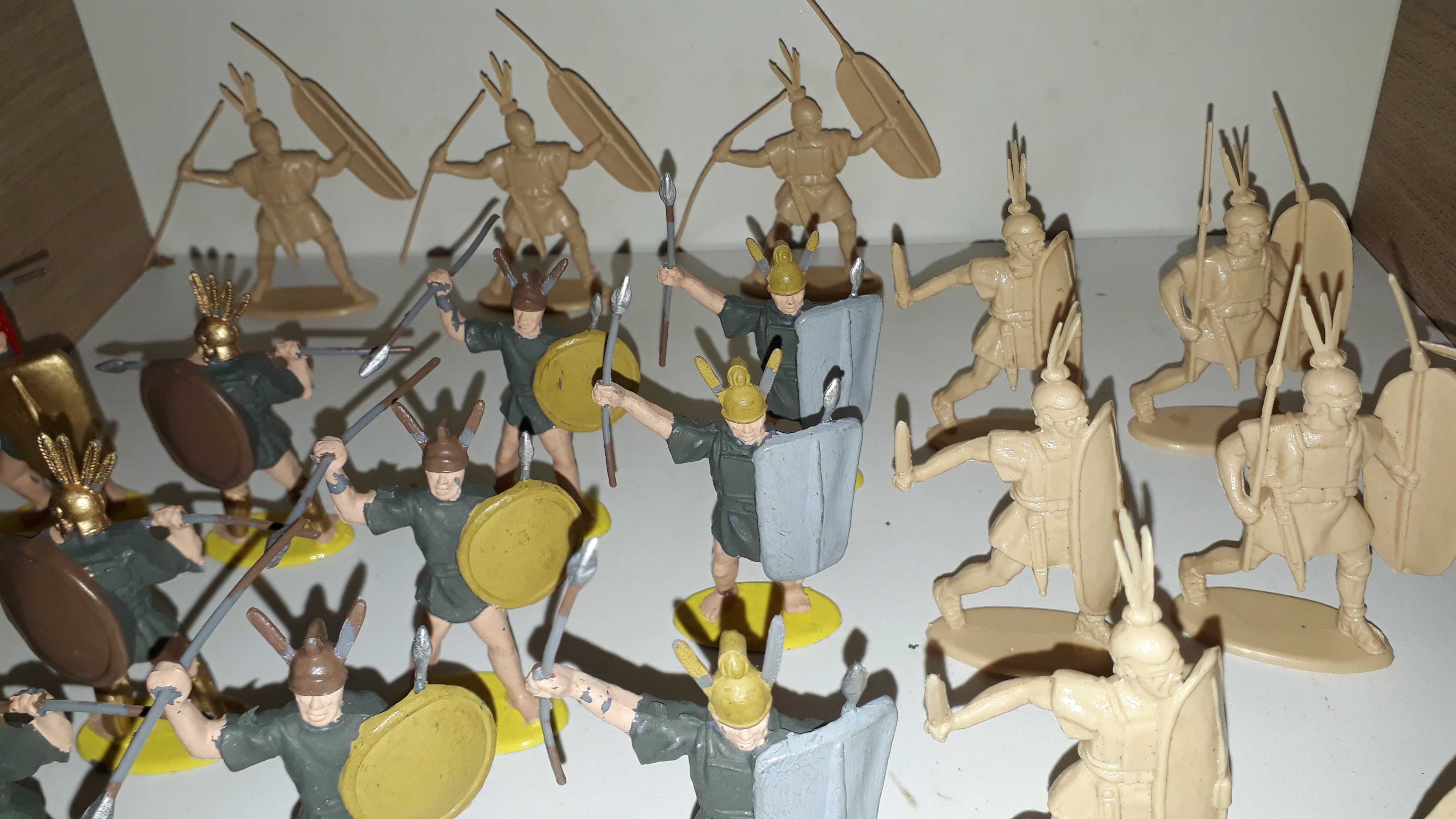 Lot figurine, cavaleri din plastic