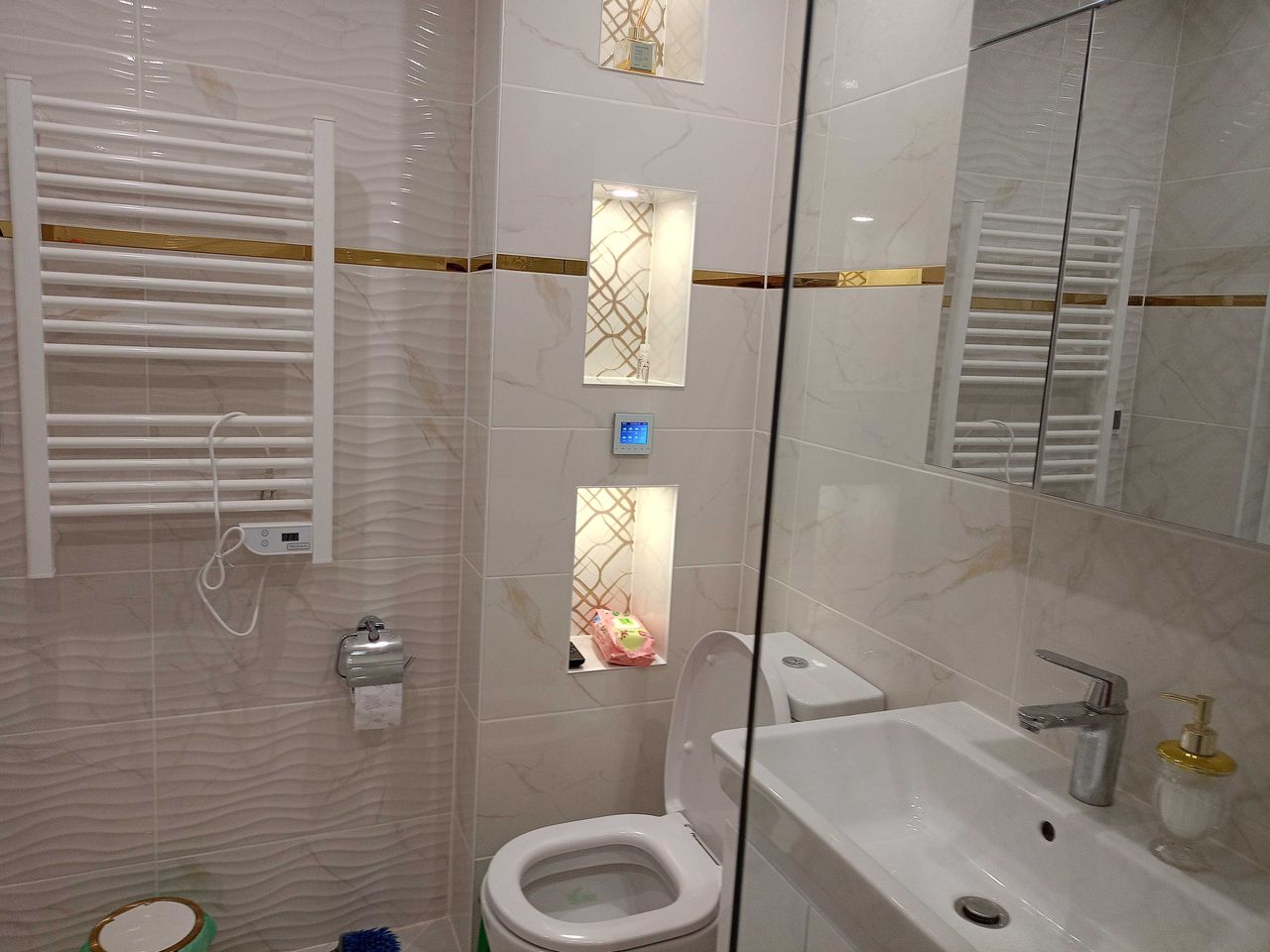 Дава се под наем Тристаен апартамент в София, Гео Милев - 140 кв.м за 875 € - Снимка #2