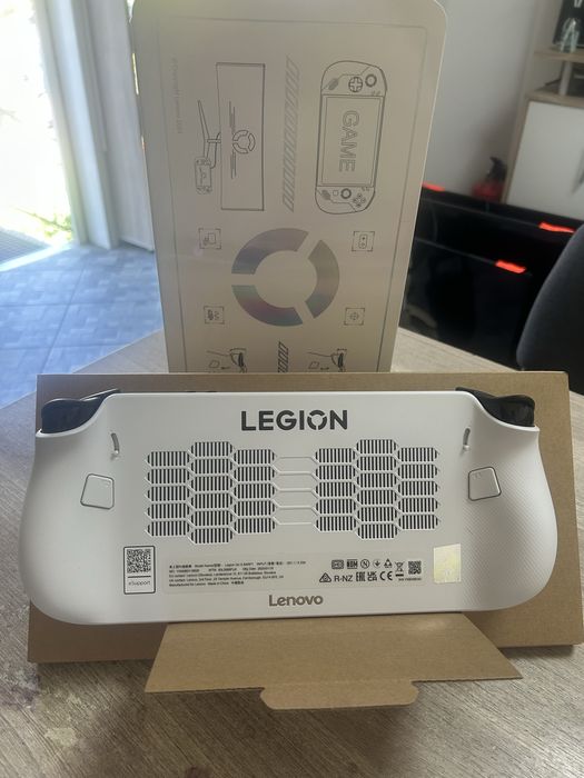 Конзола Lenovo Legion GO S