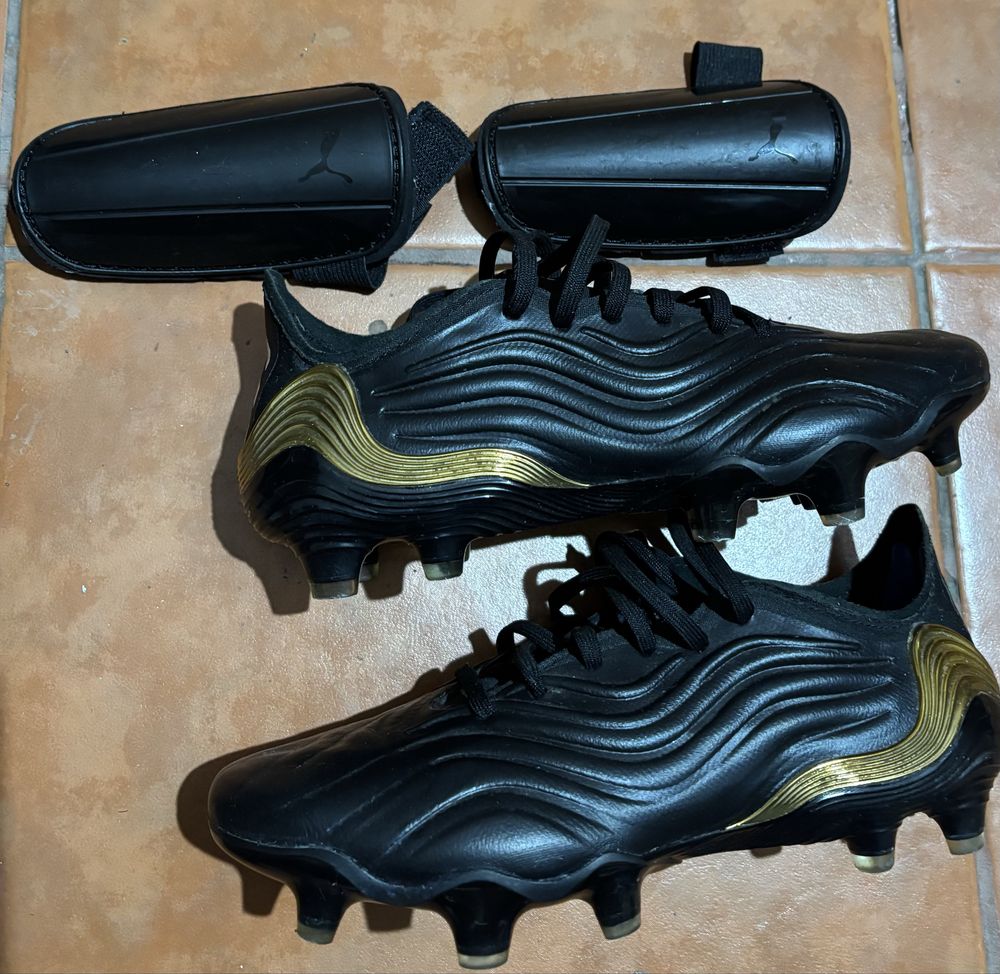Ghete de fotbal adidas