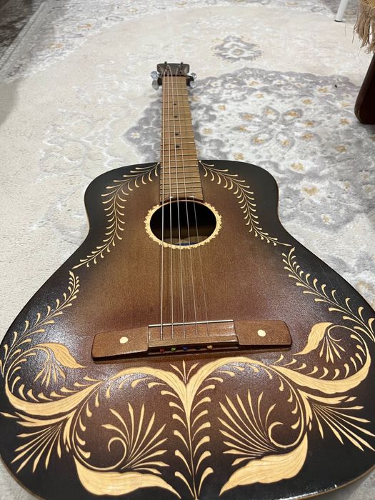 Уникальная резная акустическая гитара — отличное состояние