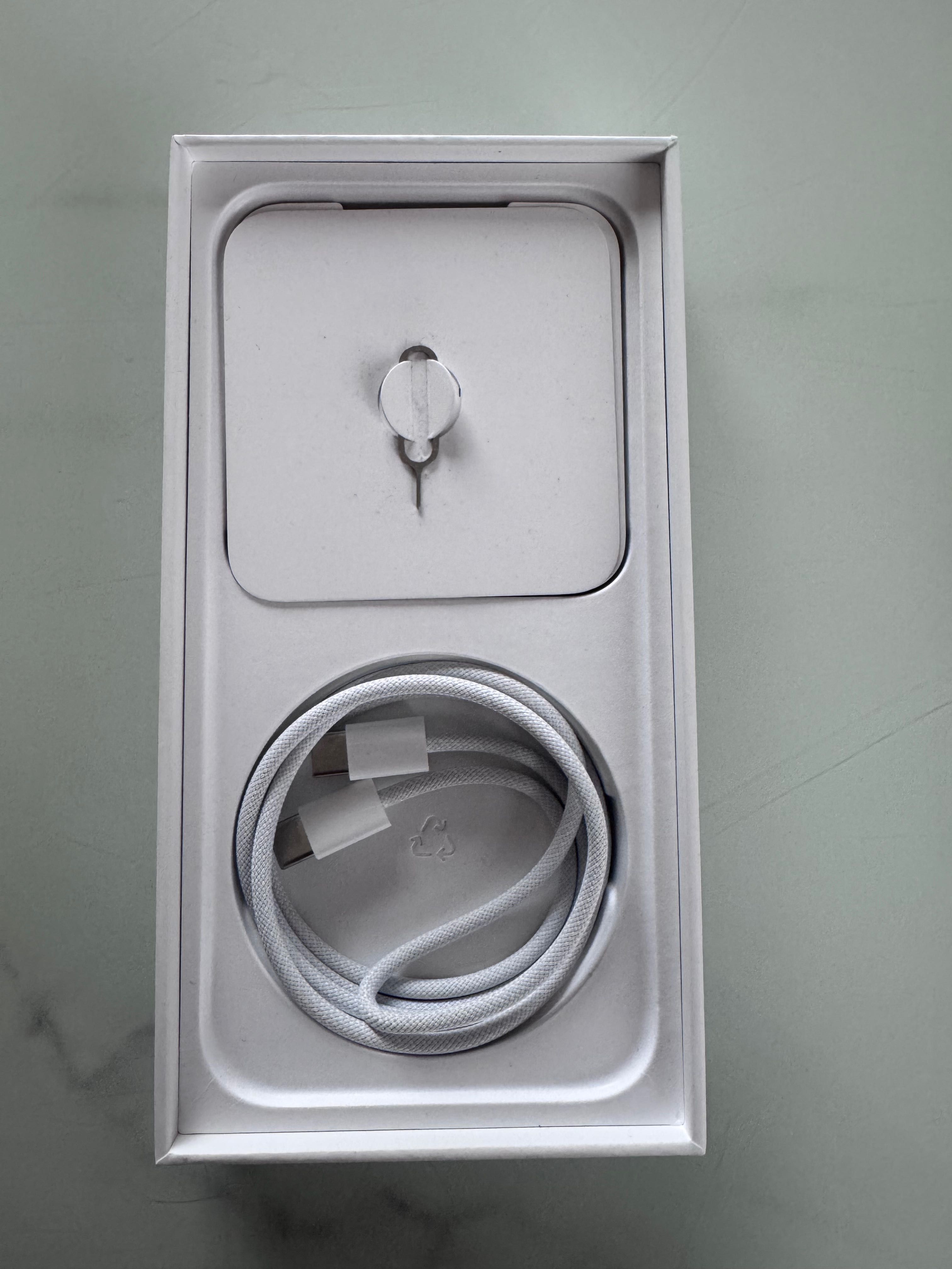 iPhone 15 Pro Max 256gb. White titanium