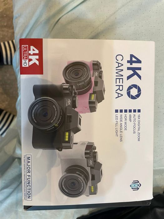 Vand un aparatul de foto este pret 1.000 de lei