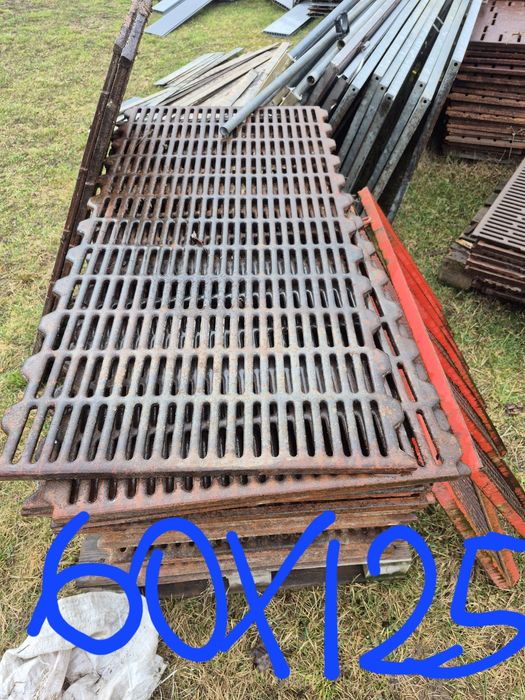 Gratar fonta. Pardoseala porci-animale.