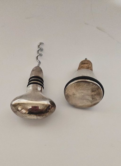 Луксозен масивен посребрен комплект аксесоари за вино в кутия