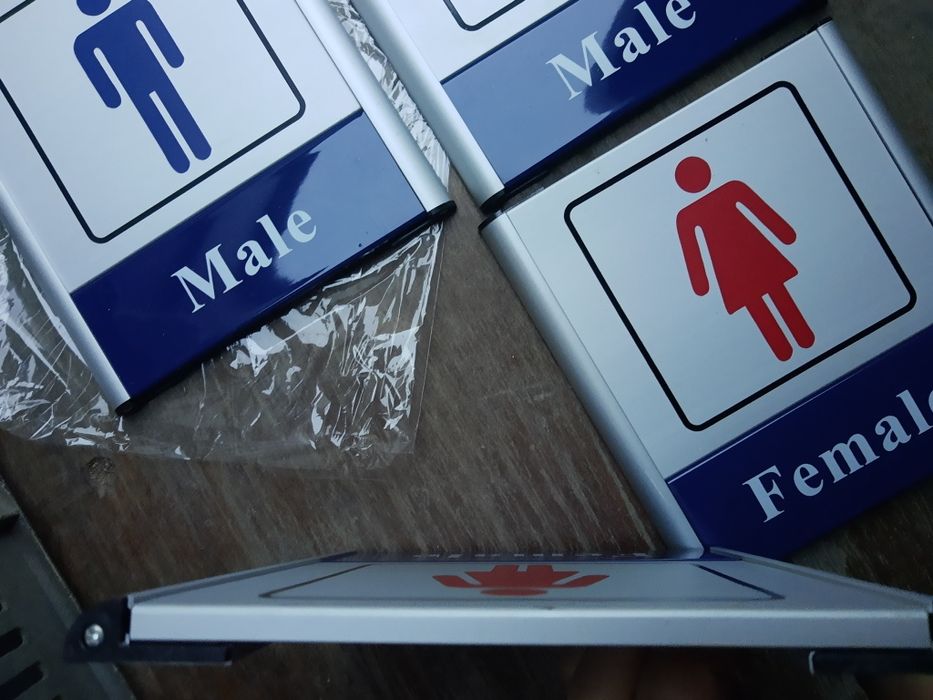 Продавам метални табелки за тоалетна