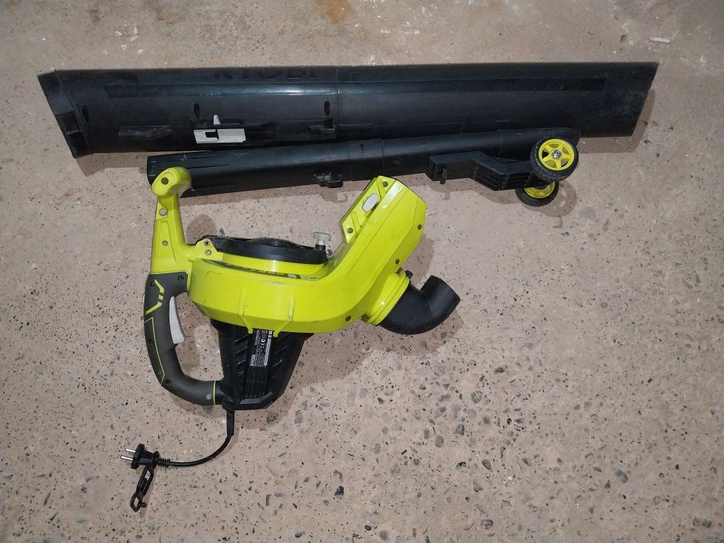 RYOBI Suflator de frunze-aspirator 3000 w
