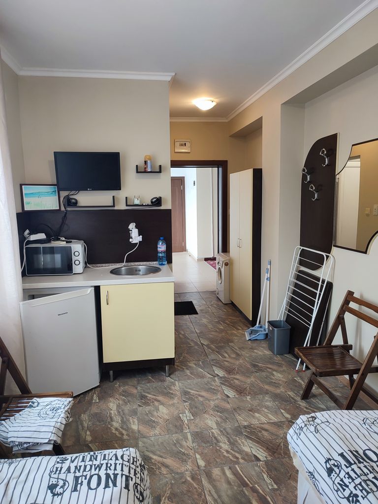 Дава се под наем Едностаен апартамент в Царево - 23 кв.м за 153 € - Снимка #3