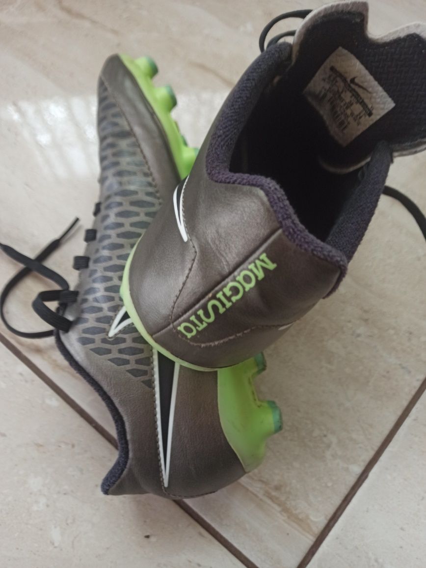 Pantofi fotbal Nike mărimea 38.