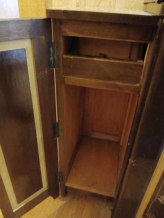 Антикварная швейная машинка