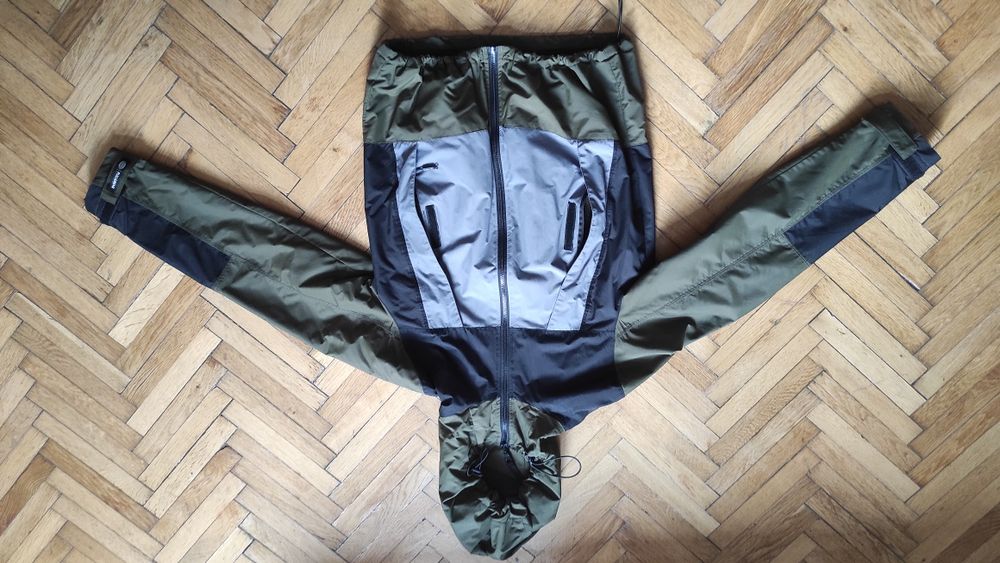 Jacheta vânt ploaie pull and bear