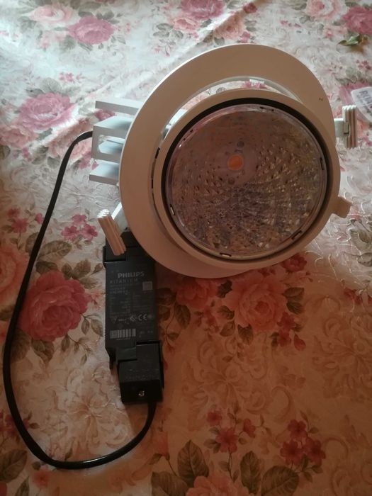 Spoturi led Philips, ideale pentru spatii comerciale și industriale !